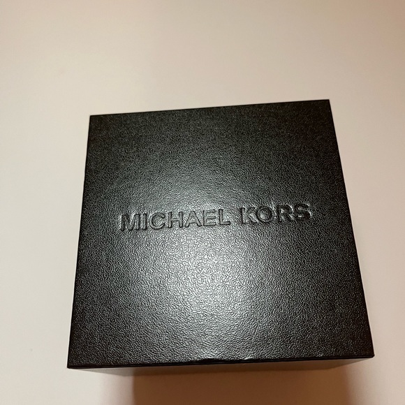 Michael Kors Watch - Picture 4 of 4